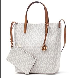 Like New Michael Kors Hayley Large Tote Vanilla